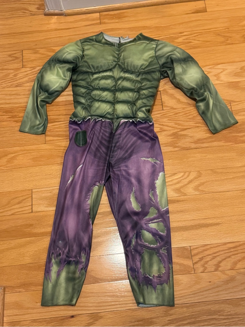 Kids size small (fits about ages 5-6) Incredible Hulk costume